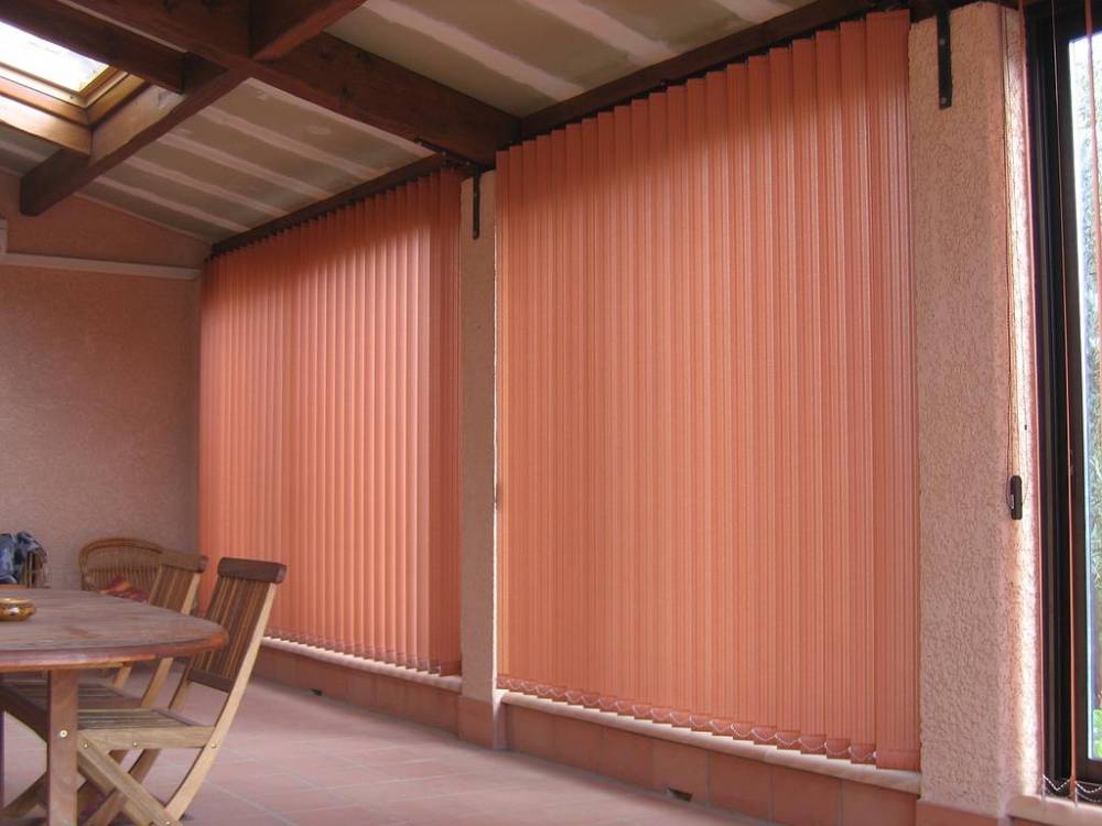 alu-2000-store-interieur-bande-verticales